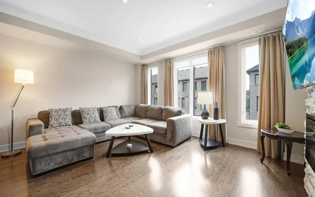 Family-friendly 3BR Mississauga Home w Parking