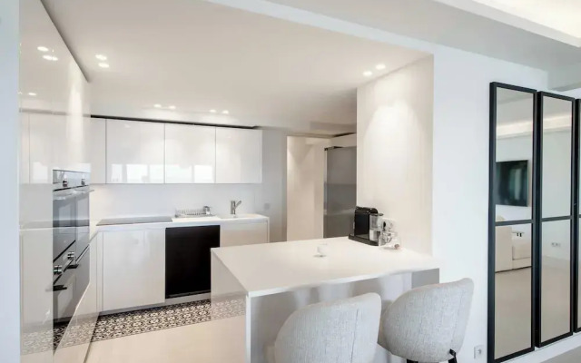 Charming Oasis With Terrace 4 BD/ 8P - Cannes