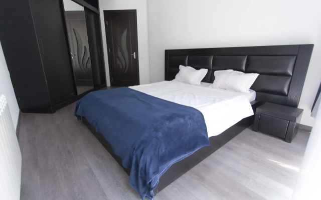 Tbilisi City Center Luxury Apartment #14