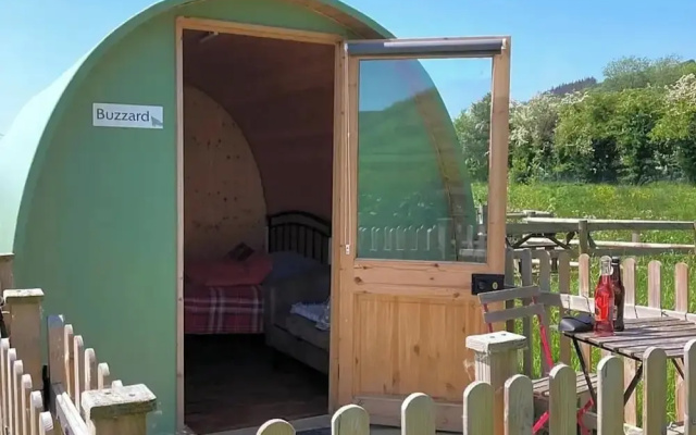 Green Dragon and Kitchen Pod - Sleeps 2 & Parking