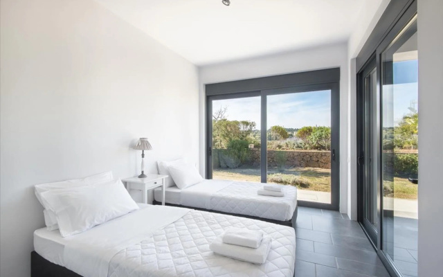 Minimal Sea View Maisonette