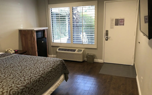 Alamo Inn & Suites