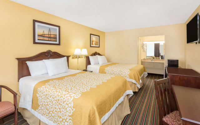 Days Inn Charleston Patriots Point