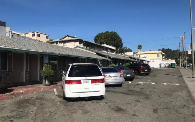 Commodore motel