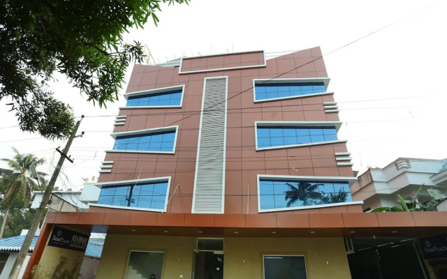 OYO 11909 Star Plaza
