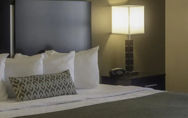 Best Western Plus University Inn Steubenville