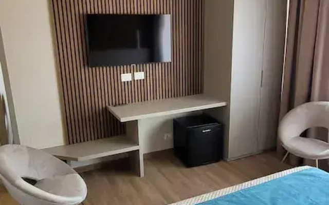 Th Luxury Central