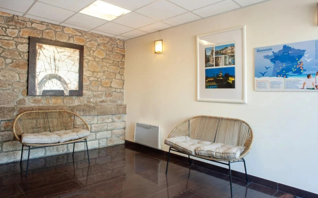 Brittany Flat With Outdoor Pool