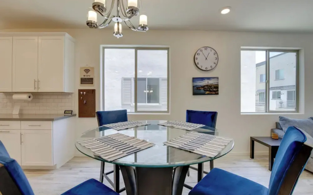 1 Mi to Intel Campus! Chandler Townhome w/ Pools