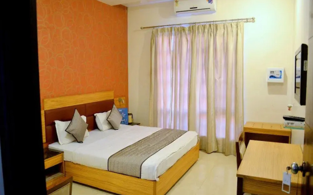 OYO 3523 Tekarees Inn Mahanagar