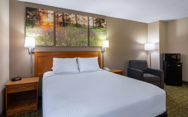 Days Inn & Suites by Wyndham Madison