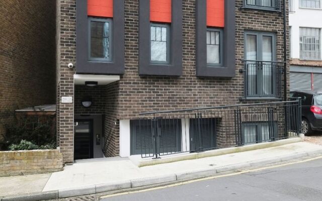 Отель Quiet, Convenient 1BR Flat for 4 in Greenwich Великобритания, Лондон - отзывы, цены и фото номеров - забронировать отель Quiet, Convenient 1BR Flat for 4 in Greenwich онлайн вид на фасад