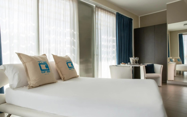 Hotel The One