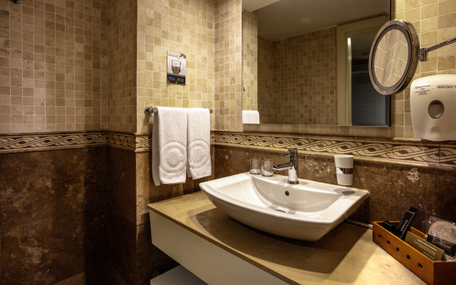 Charisma De Luxe Hotel