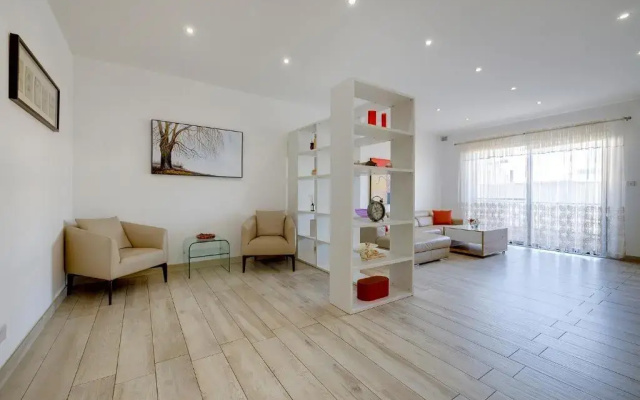Stylish 3 Bedroom Holiday Apartment in St Julians