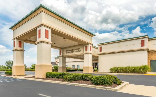 Отель Clarion Inn Frederick Event Center вид на фасад