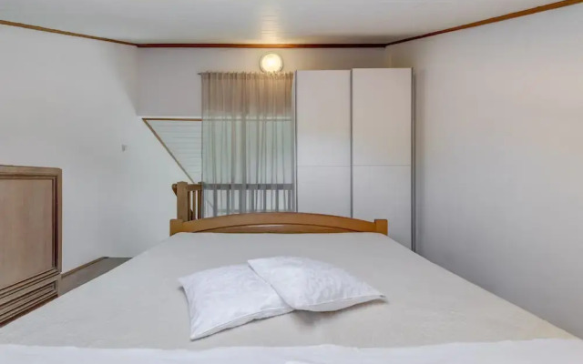 Beachfront Apartment With Balcony and Parking