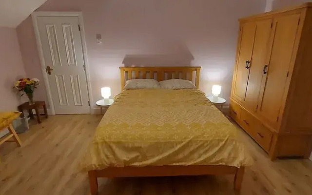 Bantry - House - Sleeps 6 - Sea Views - Parking