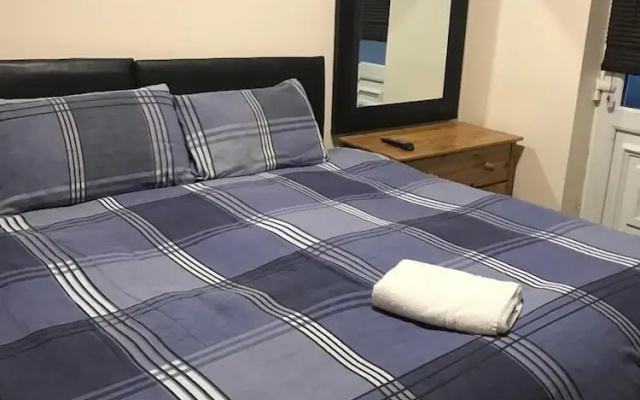 Shanahans B&B with Sports Bar