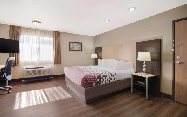 Econo Lodge Grand Forks near University