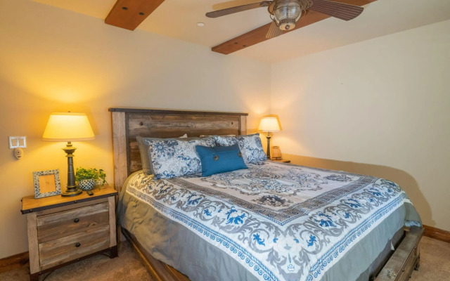 Silver Pine Lodge
