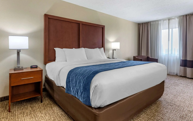 Comfort Inn & Suites Spring Lake - Fayetteville near Fort Bragg