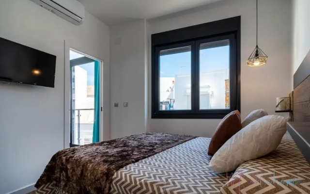 Central Riverside Apartment for Couple
