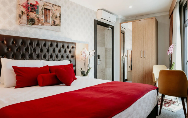 Grand Lark Otel