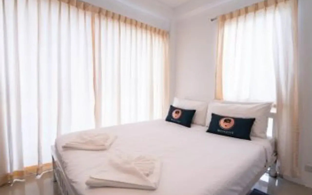 RQ Bangkok Sukhumvit 50 by Collection O