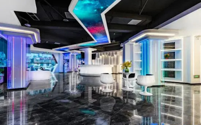 Nanyang Qiangliyang Business Electro-sports Hotel