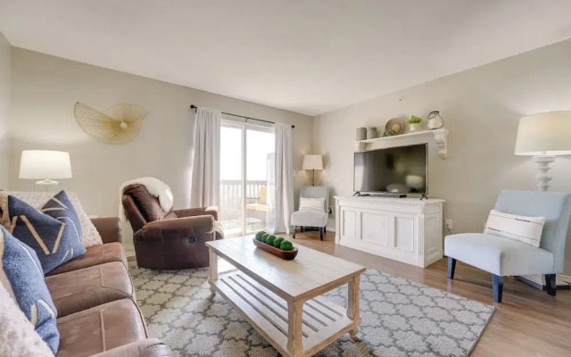 Branson Condo w/ Balcony, Strip & Mountain Views!
