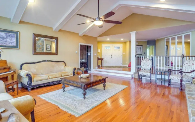 Spacious Lakefront Apt w/ Deck in Fayetteville!
