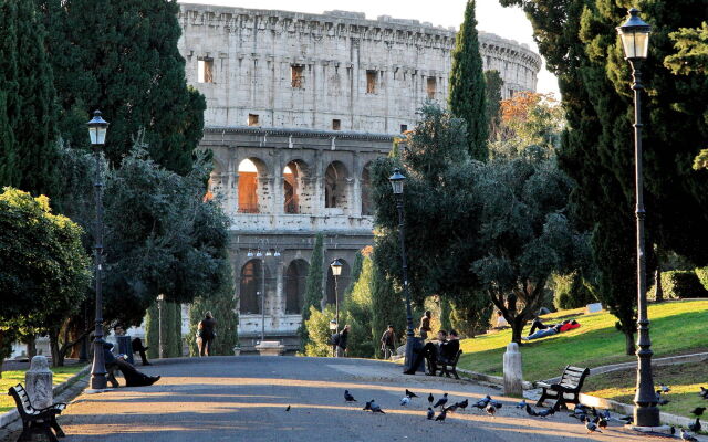 Отель Top Floor Colosseo Рим вид на фасад