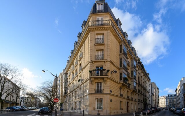 Отель Daumier - New 2 Bdrs Flat near la Seine Париж вид на фасад