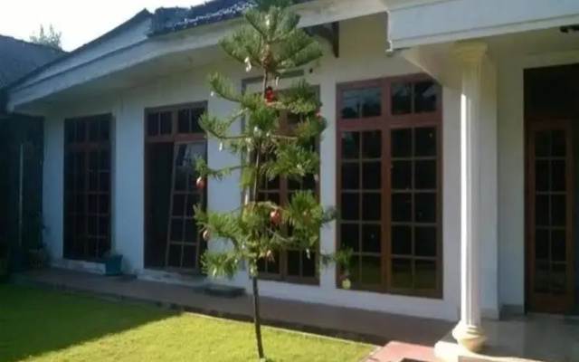 Danau Poso Guest House