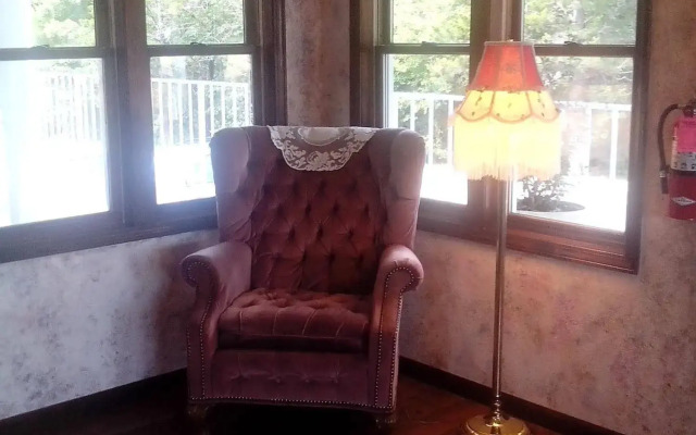Candlelight Inn