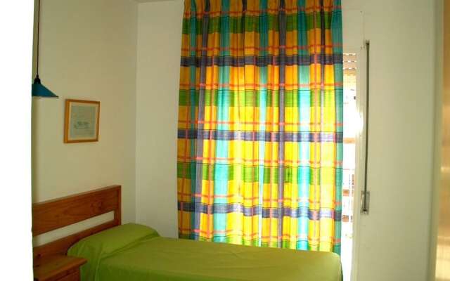 Отель PA Apartaments Lotus Испания, Бланес - отзывы, цены и фото номеров - забронировать отель PA Apartaments Lotus онлайн комната для гостей