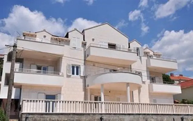Apartments Villa Perla