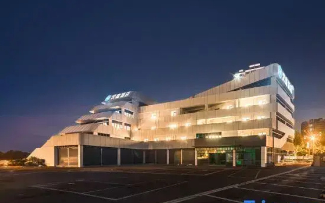 HanTing Hotel (Yixing Dingshuzhen Baolong Plaza)