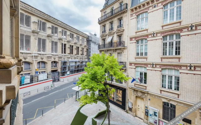 Apartment Ponthieu - Champs ElysÃ©es