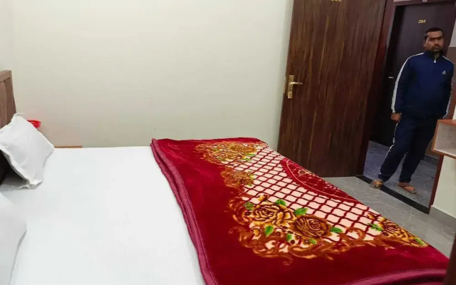 Shri Girraj Residency