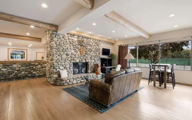 Best Western Plus Kentwood Lodge