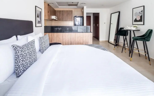 Modern Rustic Studio Apartment in Downtown Dubai