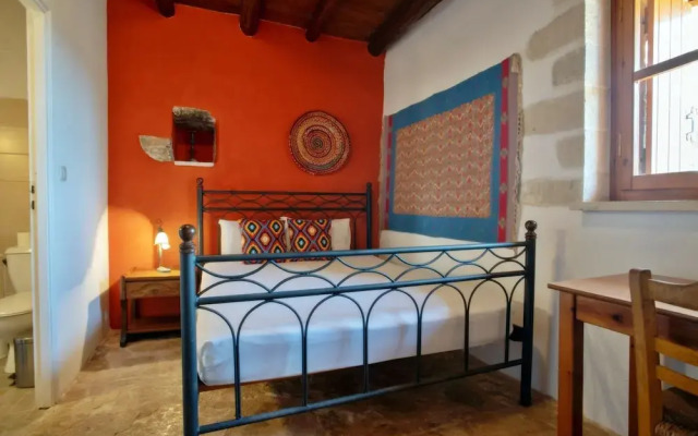 House and studio annexed - Ideal large families- Small village,close beaches