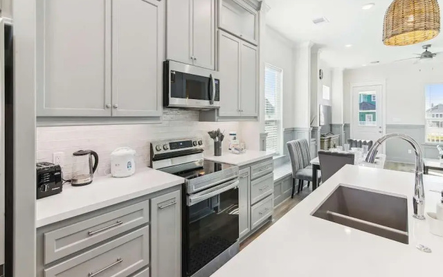 Sandy Smiles by Ryson Vacation Rentals
