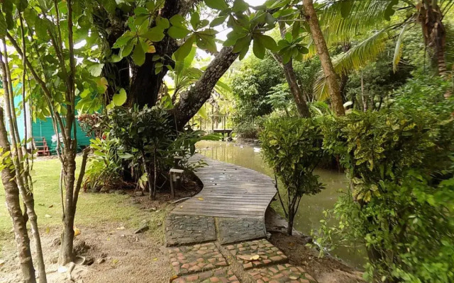 Mango Creek Resort
