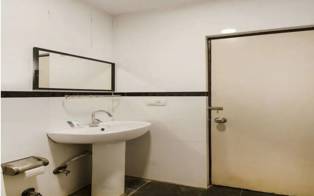 Sravya Compact Residency by OYO Rooms