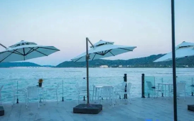 Hujing Homestay (Hengshan Island Branch)