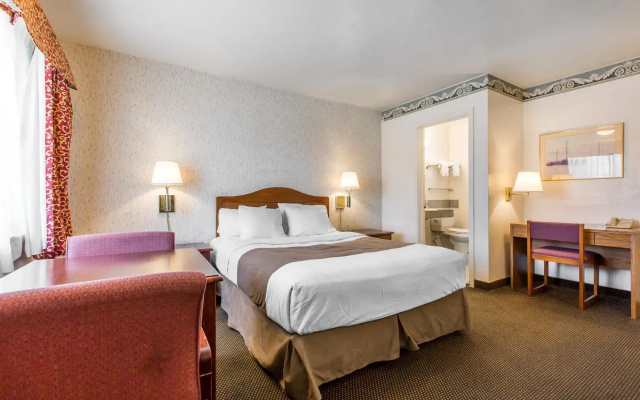 Monterey Fairgrounds Inn