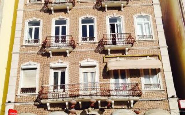 Nest House Lisbon Hostel Лиссабон вид на фасад